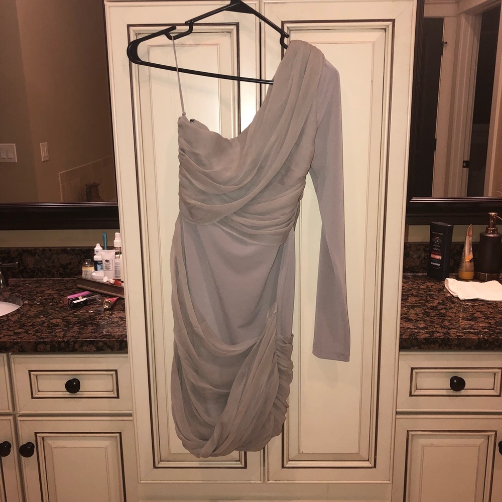 NWT Light Gray Alice + Olivia one sleeve dress ๐ - Picture 6 of 6